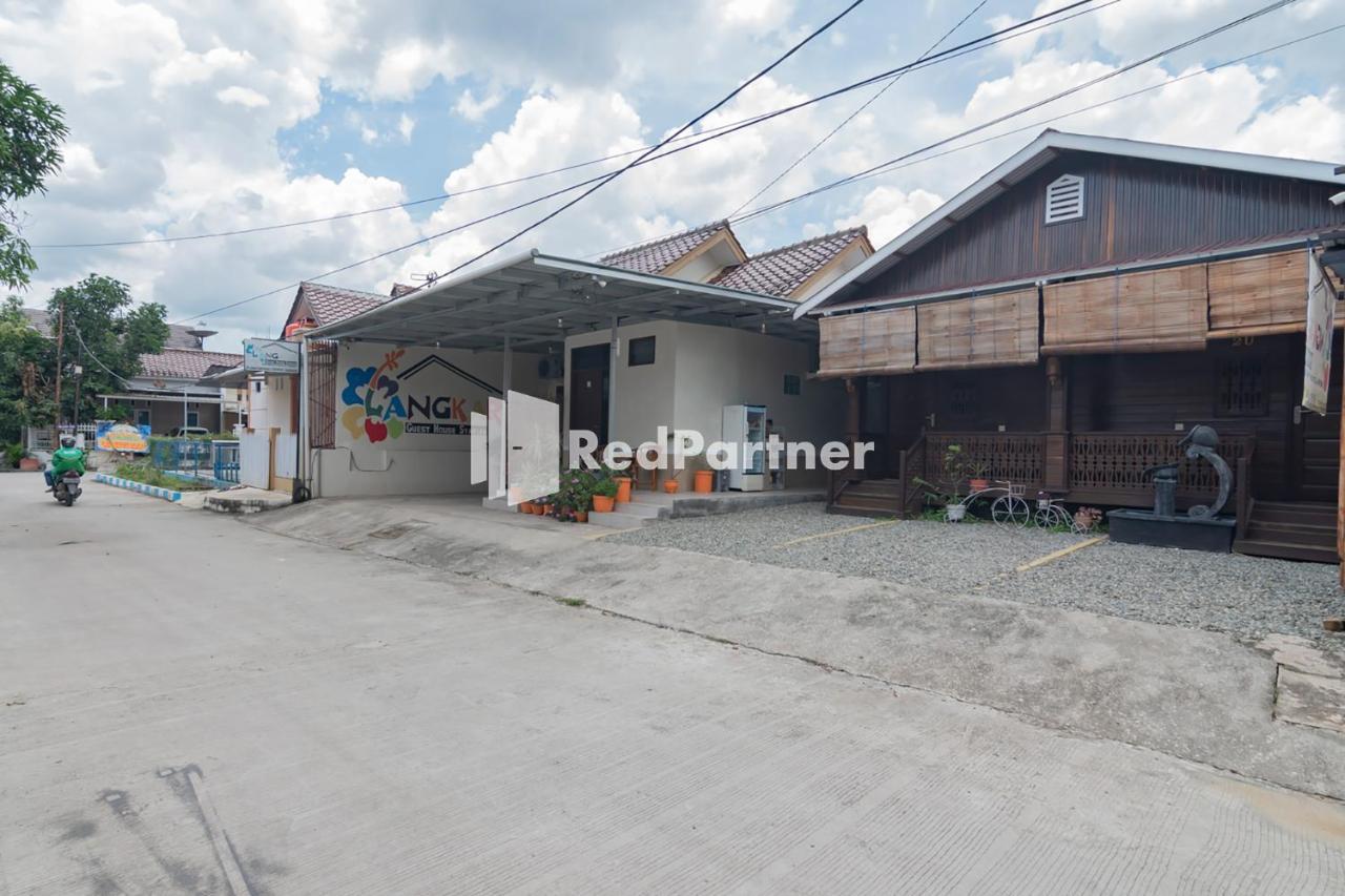 Langkar Guest House Syariah Mitra Reddoorz Samarinda Exterior photo