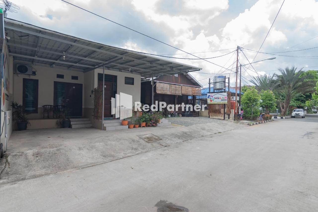 Langkar Guest House Syariah Mitra Reddoorz Samarinda Exterior photo
