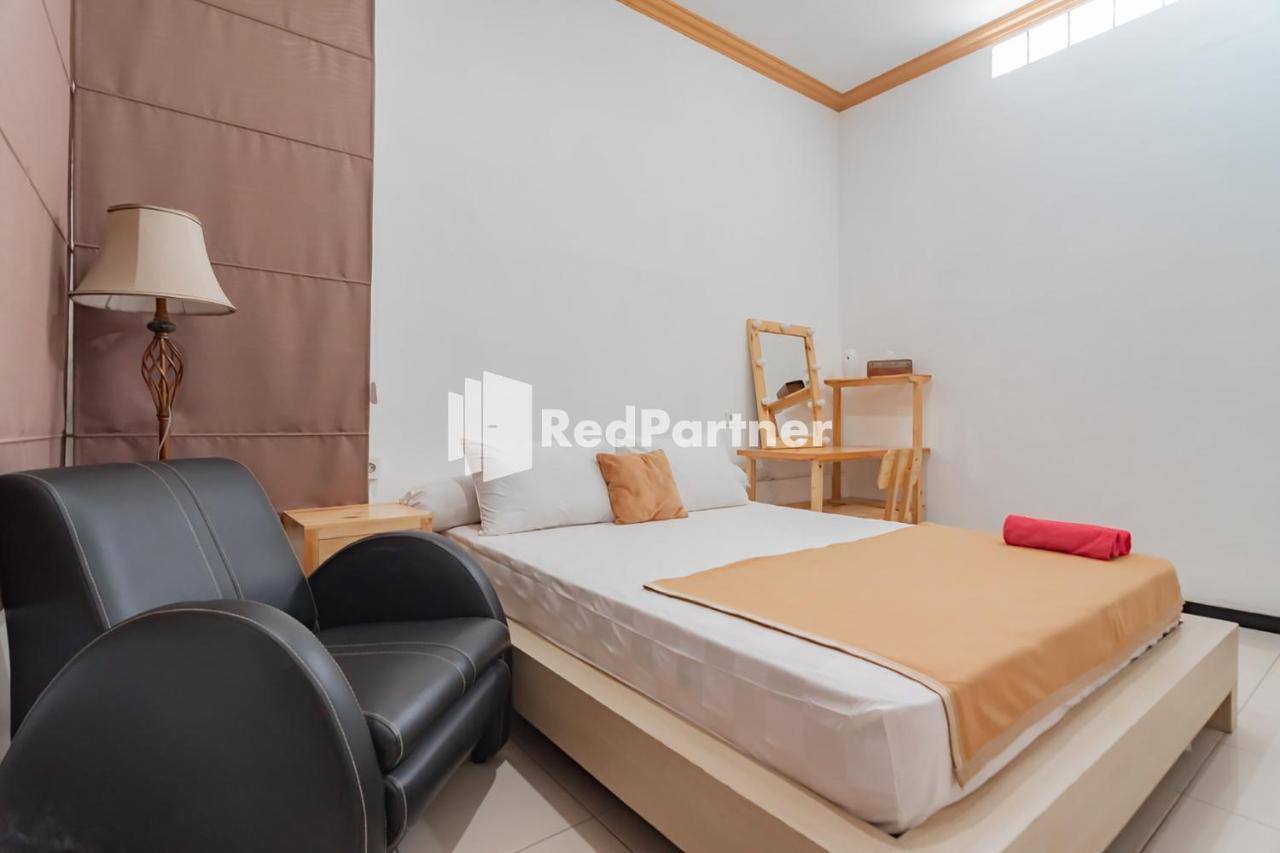Langkar Guest House Syariah Mitra Reddoorz Samarinda Exterior photo