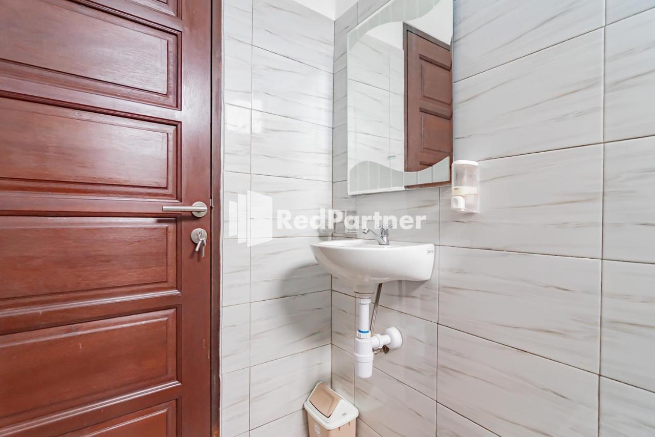 Langkar Guest House Syariah Mitra Reddoorz Samarinda Exterior photo