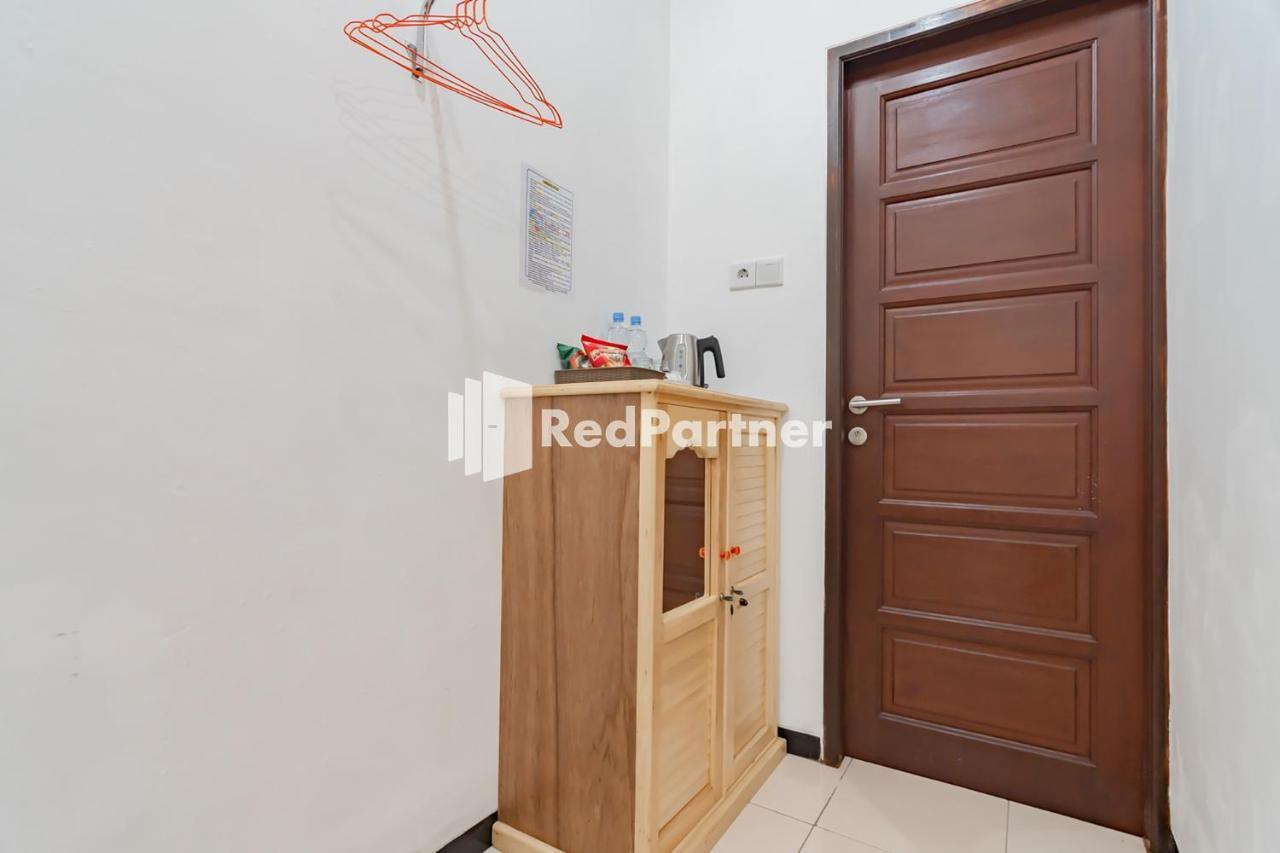 Langkar Guest House Syariah Mitra Reddoorz Samarinda Exterior photo