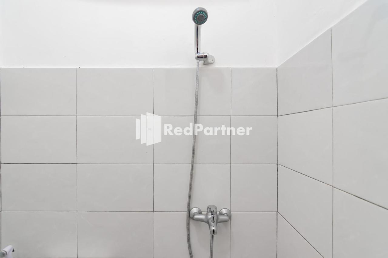 Langkar Guest House Syariah Mitra Reddoorz Samarinda Exterior photo