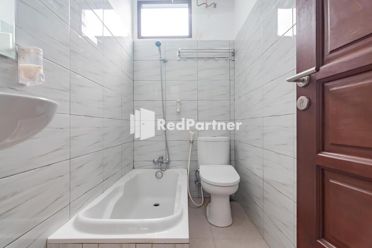 Langkar Guest House Syariah Mitra Reddoorz Samarinda Exterior photo