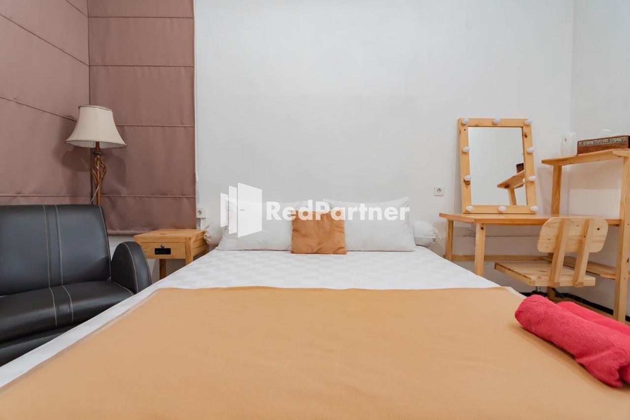 Langkar Guest House Syariah Mitra Reddoorz Samarinda Exterior photo