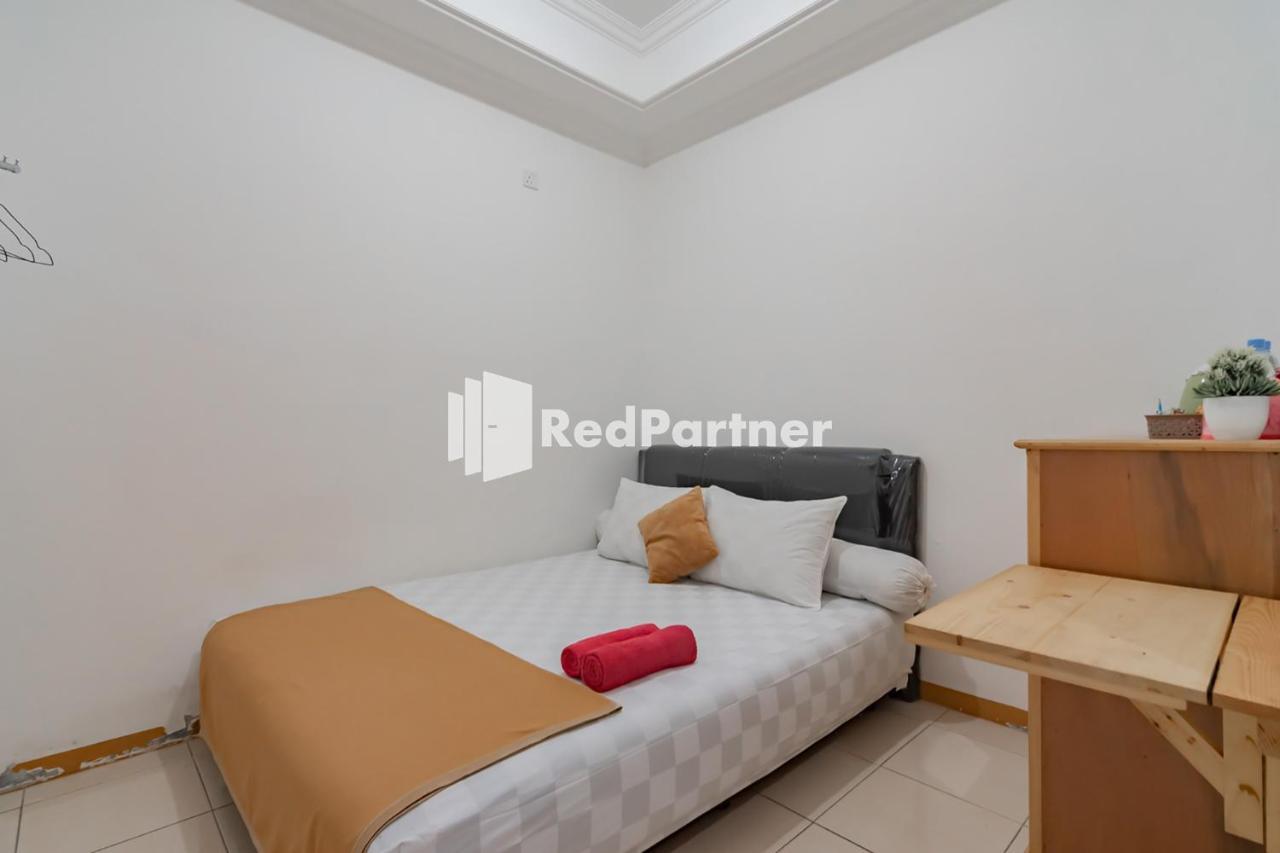 Langkar Guest House Syariah Mitra Reddoorz Samarinda Exterior photo